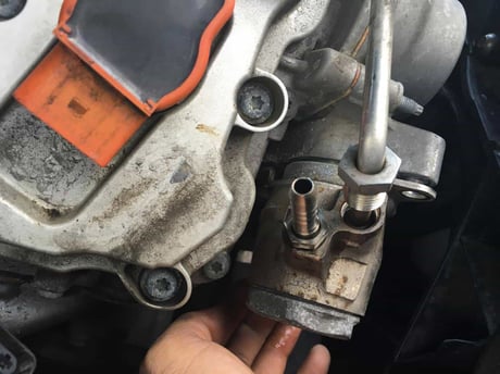 Remove hpfp bolts