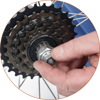 Insert the freewheel remover fully into the splines